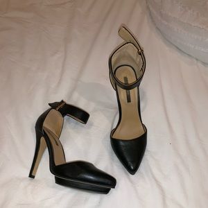 Leather pumps